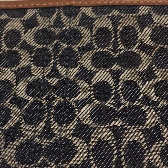 Coach Wristlet w Front Pocket & Embossed Hang tag - Picture 5 of 8